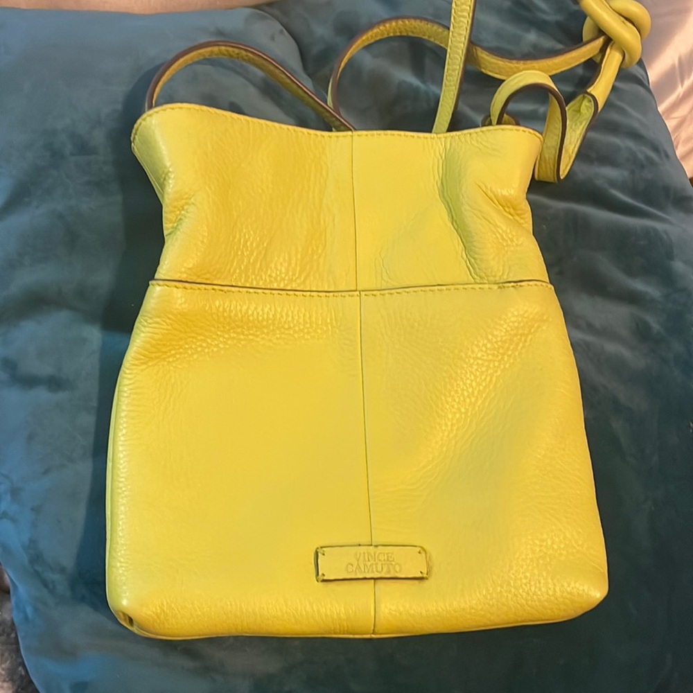 NWOT Vince Camuto CAYRA LEATHER CROSSBODY BAG IN
KEY LIME